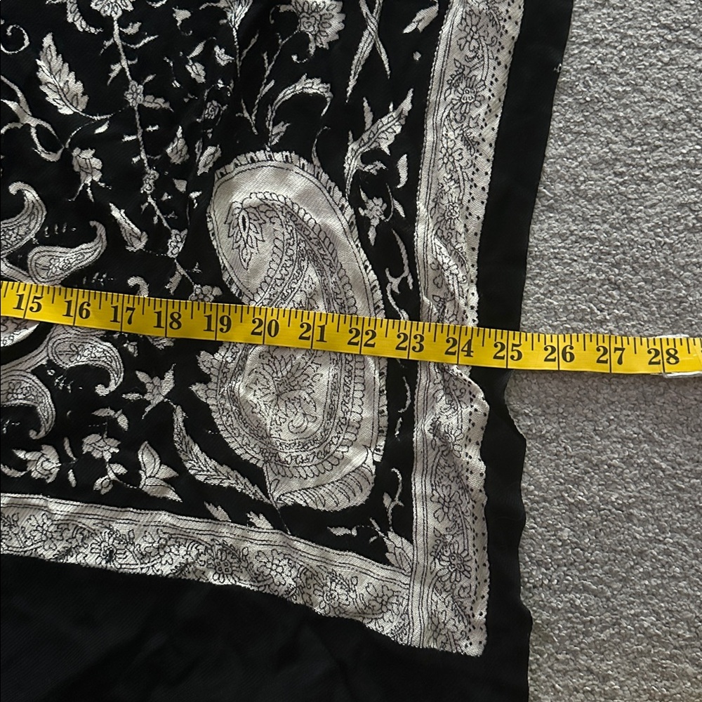Festive and Patterned Scarves Collection (3) - Picture 6 of 7